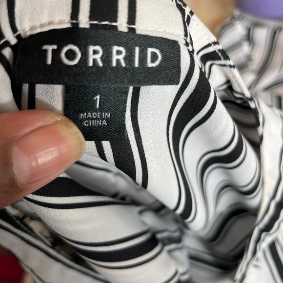 torrid Women's Striped Blouse Top Pockets Roll-Tab Sleeve Size XL Office Career - Picture 5 of 7
